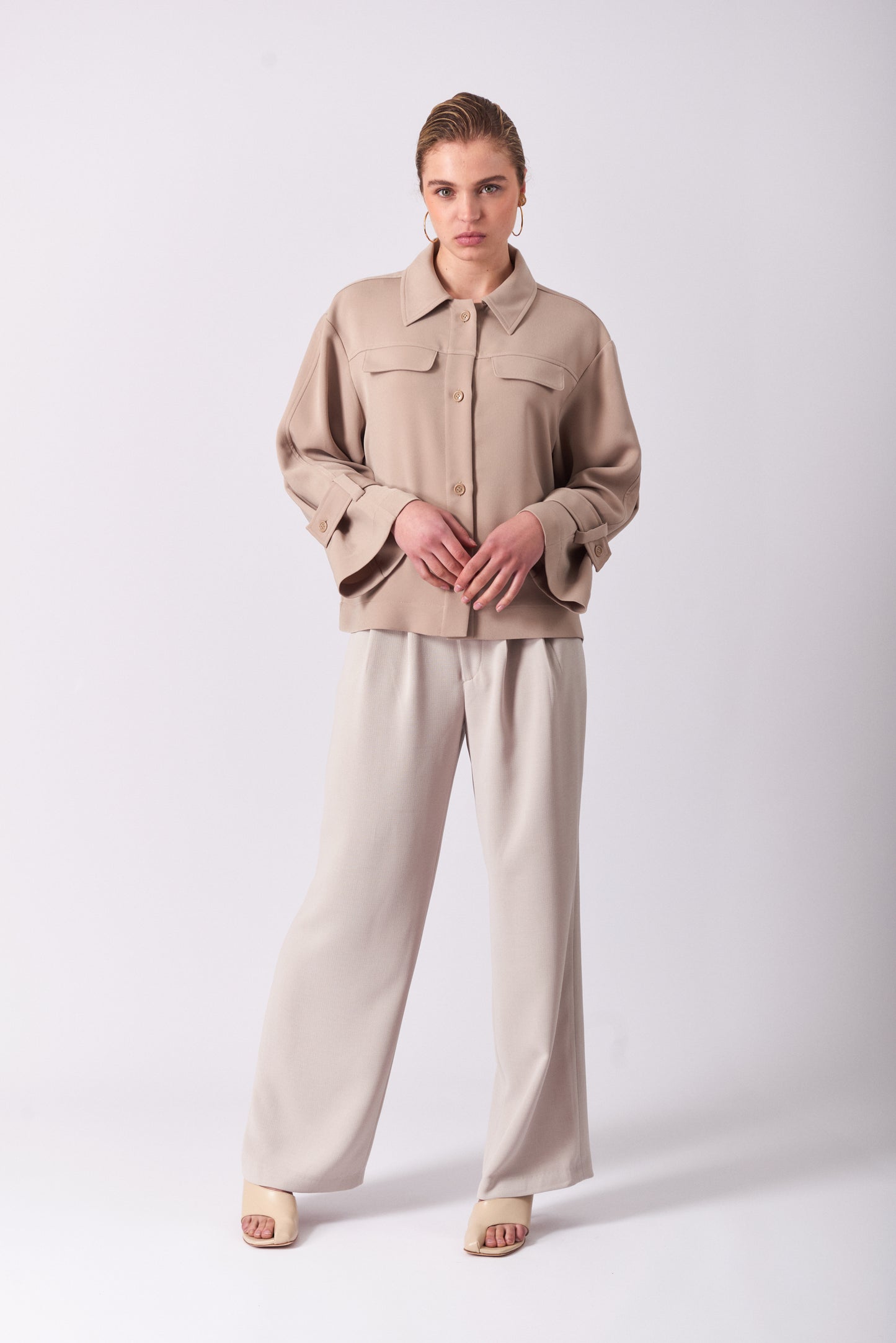 Top 15 Relaxed Fit with Pointed Collar | Beige