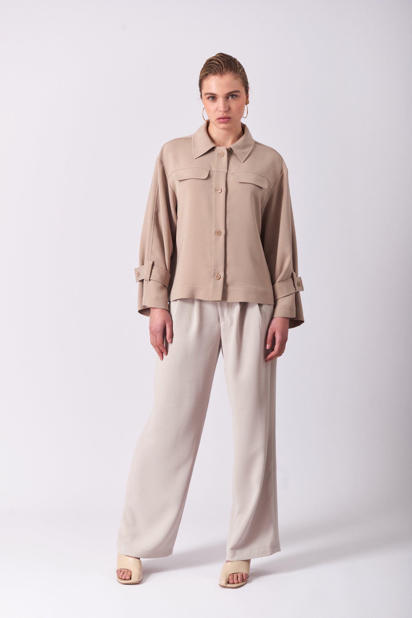 Top 15 Relaxed Fit with Pointed Collar | Beige