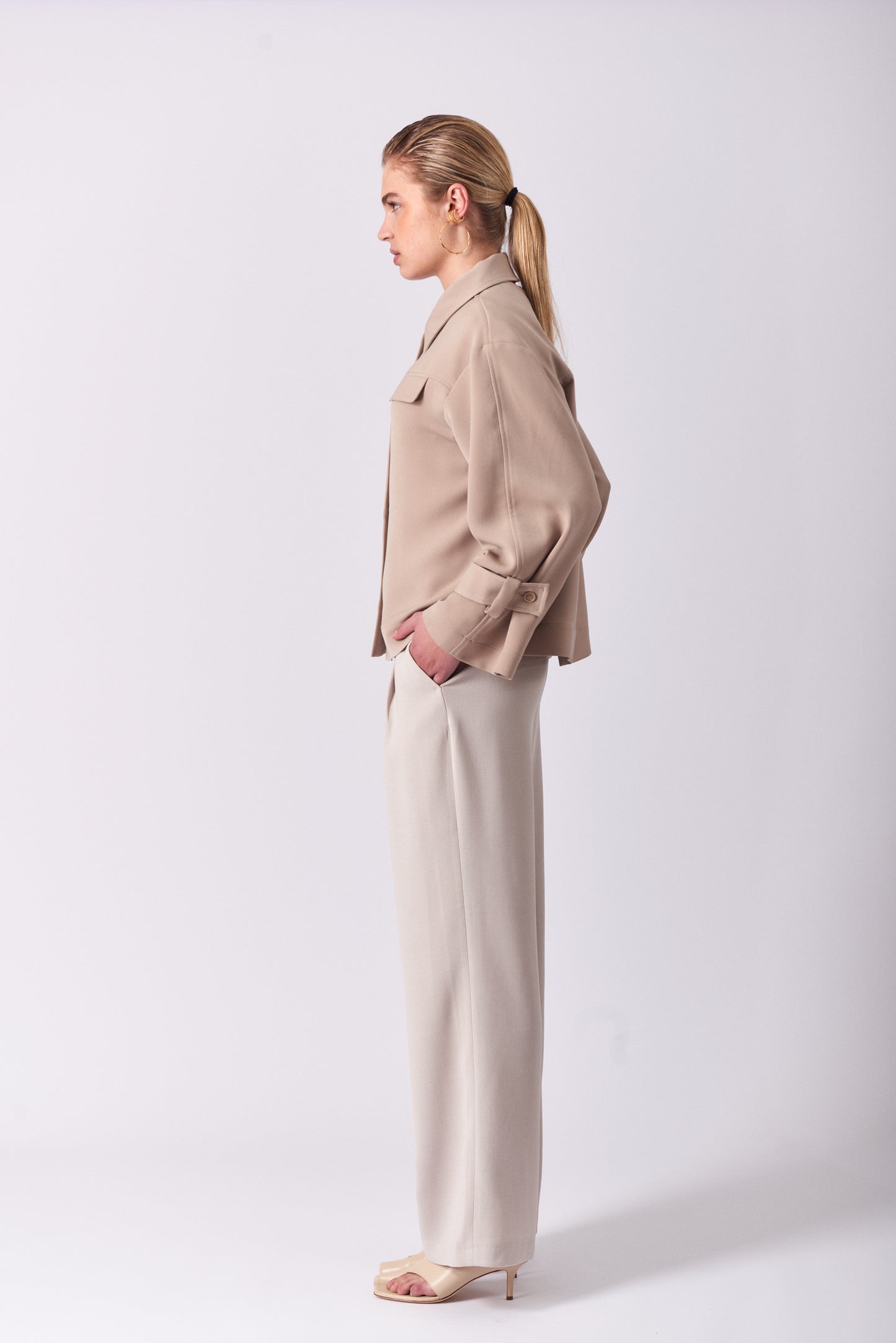 Top 15 Relaxed Fit with Pointed Collar | Beige