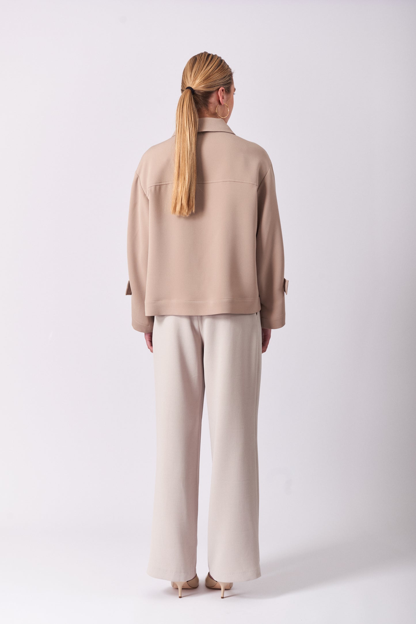 Top 15 Relaxed Fit with Pointed Collar | Beige
